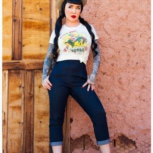 Cuffed capri pants in stretch denim